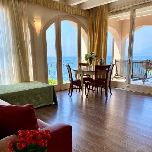 Suite with lake view